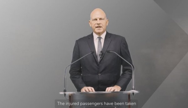 顺配网 印度航空负责人：坠机事故中受伤乘客被送医