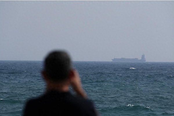 巨人配资 伊朗被曝装水雷，以色列喊话中国，要断德黑兰活路，中方亮明态度