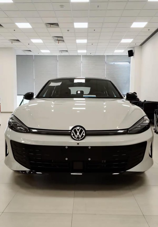 盈通策略 新款大众凌渡L GTS实拍，长近4米8+双出尾喉，配2.0T动力/220马力